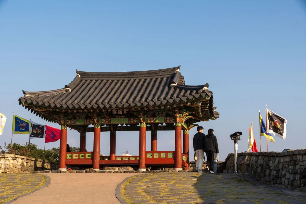 통영동피랑마을 친구와 여행 (출처 : 한국관광공사)