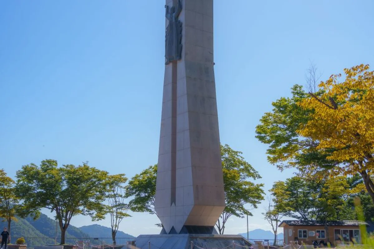 소양강댐준공기념탑 - 소양강댐 여행